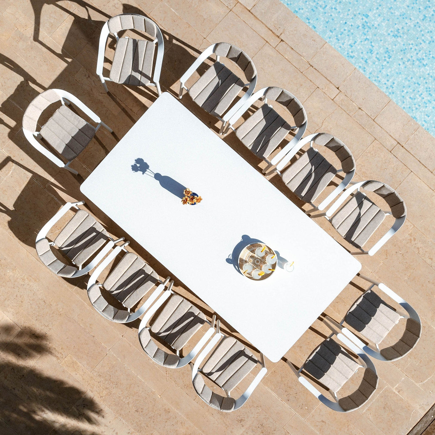 Table de jardin rectangulaire Monte Carlo en aluminium blanc, 10 places, dimensions 240x120 cm, pour l'extérieur.