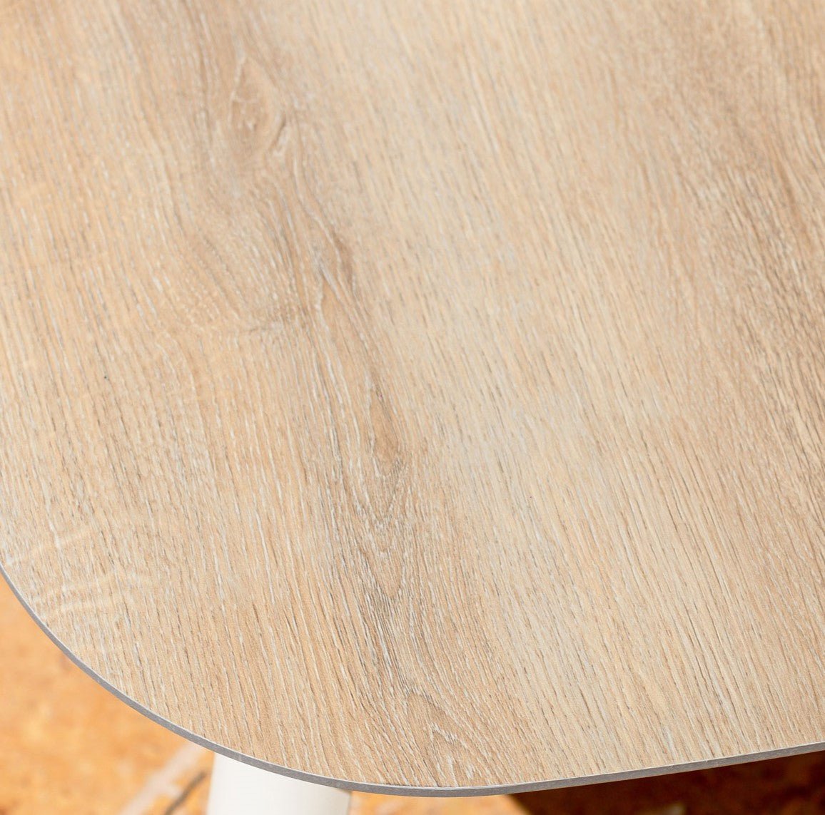 Table de jardin ronde Amalfi 5 places en bois naturel, design élégant avec surface lisse, idéale pour extérieur.