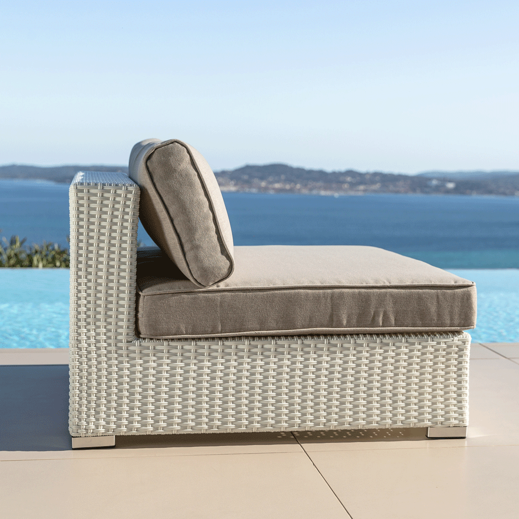 Canapé chauffeuse de jardin Palma blanc de la marque Meublot, avec coussins confortables et design élégant pour l’extérieur.