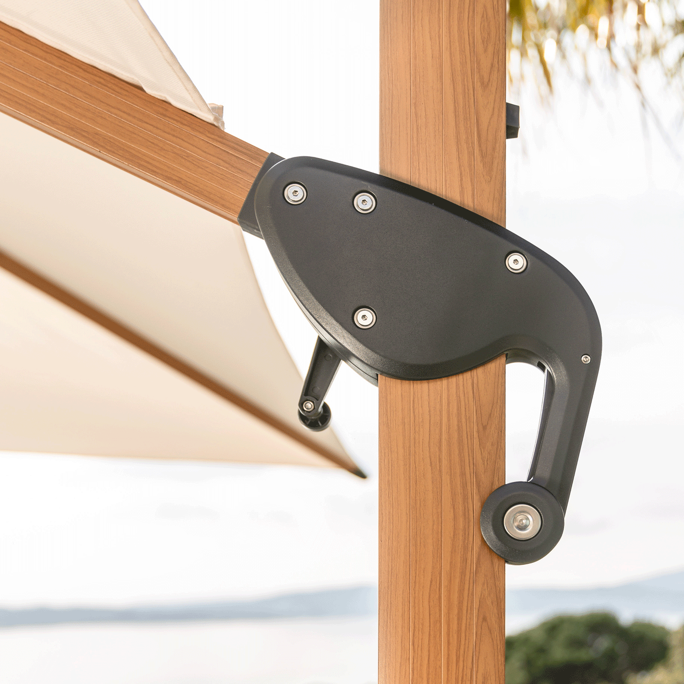 Parasol déporté Yucatan blanc de 3m par Meublot, parasol et voile d'ombrage pour extérieur avec structure solide.