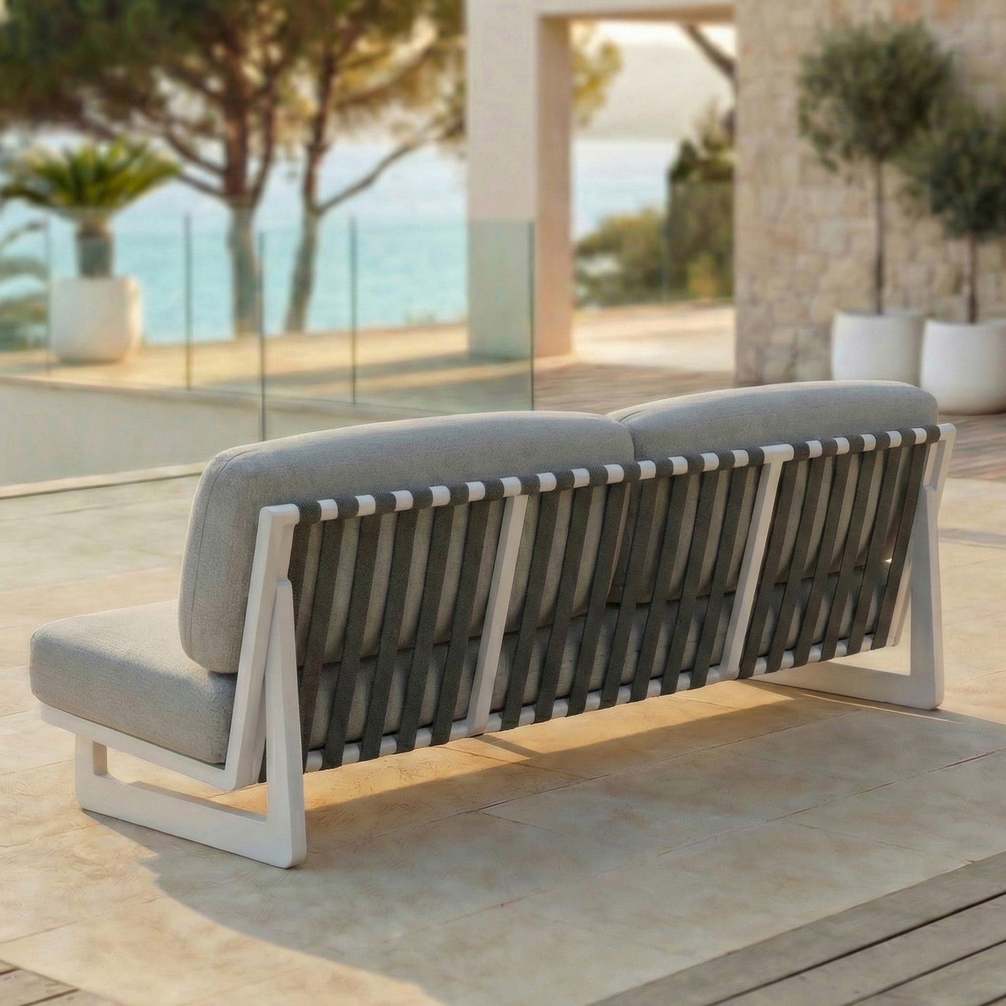 Canapé de jardin 3 places Long Beach Meublot avec coussins confortables, en tissu résistant, pour espace extérieur élégant.