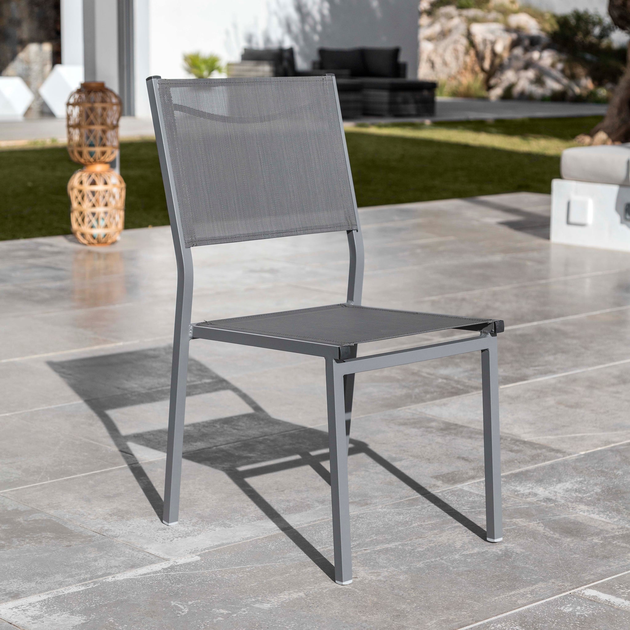 Chaise de jardin en aluminium Murano gris ardoise, empilable, pour mobilier d'extérieur, par Meublot.