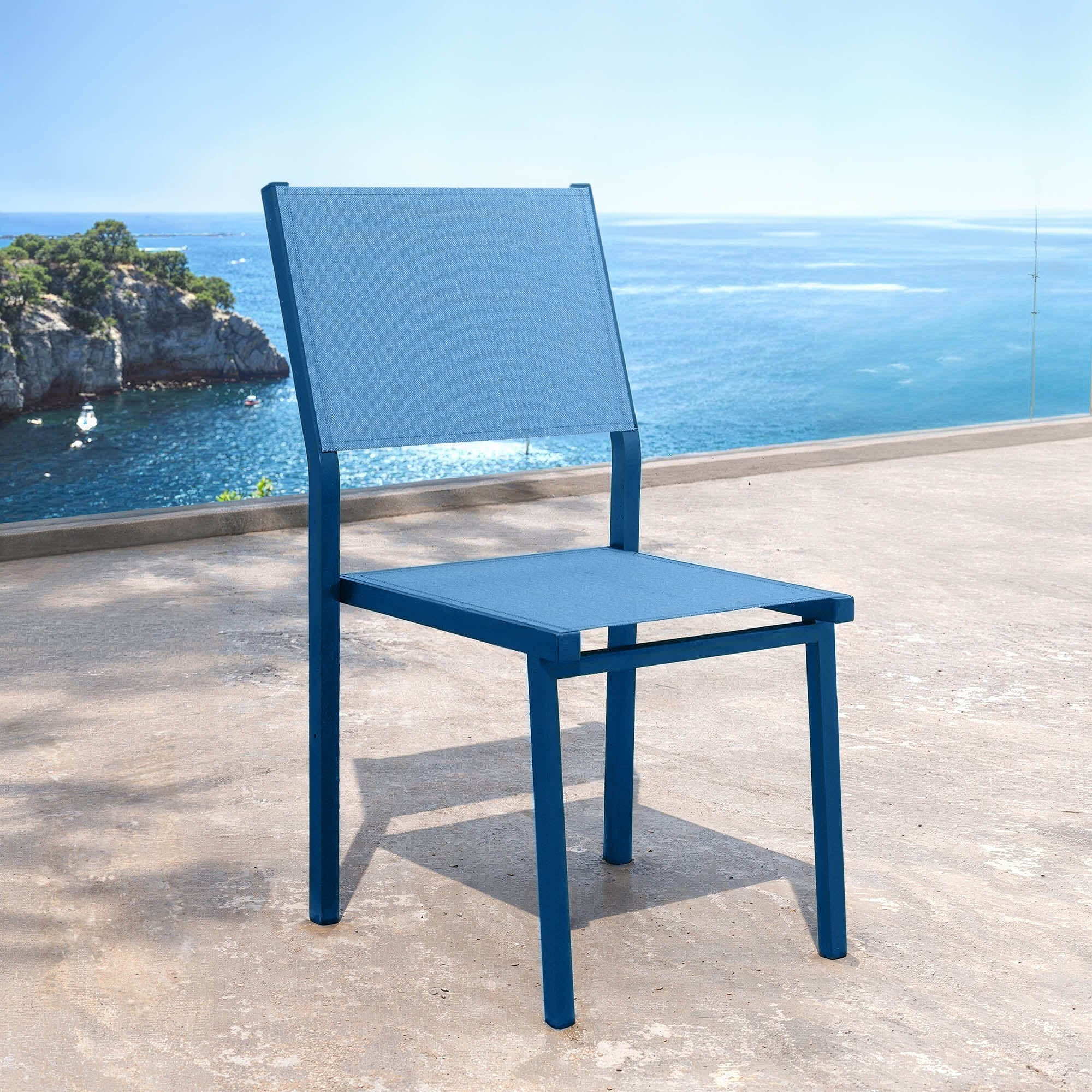 Chaise de jardin empilable en aluminium Murano de Meublot, couleur bleue, idéale pour l'extérieur, avec un design moderne.