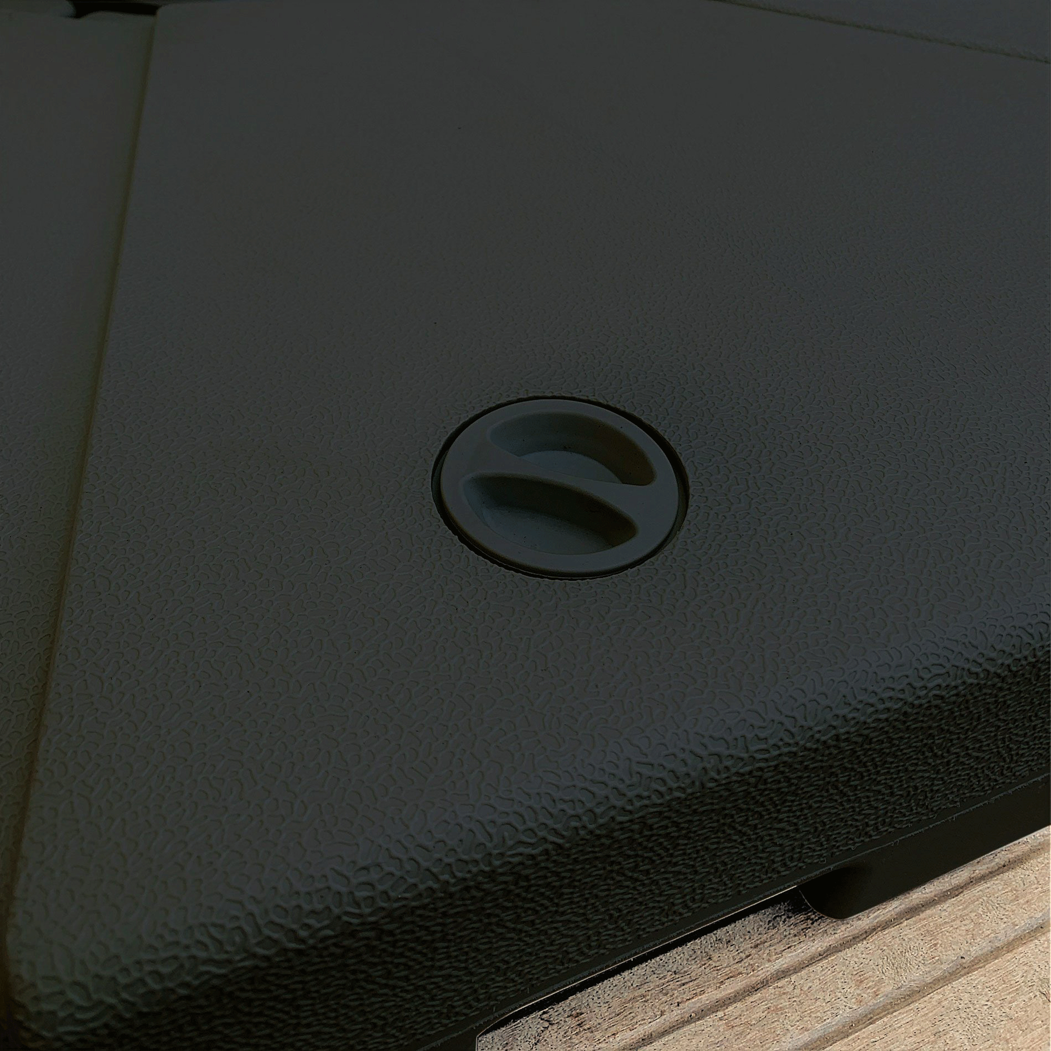 Dalles noires pour parasol 20L, lot de 4, en plastique robuste, adaptées pour stabiliser un parasol extérieur Meublot.