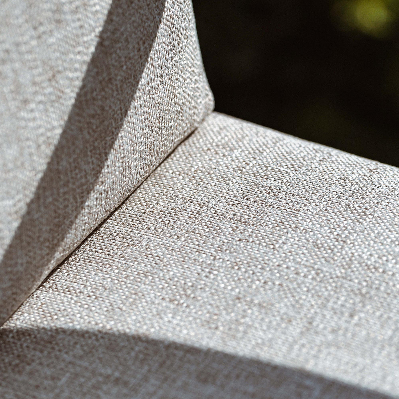 Fauteuil de jardin Long Beach blanc de la marque Meublot, chaise d'extérieur avec cadre en aluminium et coussin confortable.