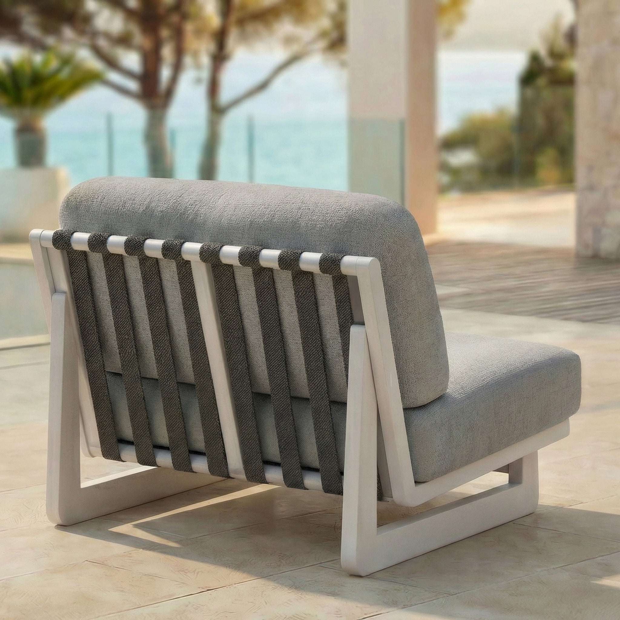 Fauteuil de jardin Long Beach Meublot avec coussins confortables, structure en métal et tissu résistant aux intempéries.