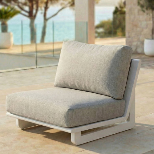 Fauteuil de jardin Long Beach de Meublot avec structure en métal et tissu confortable, parfait pour l'extérieur.