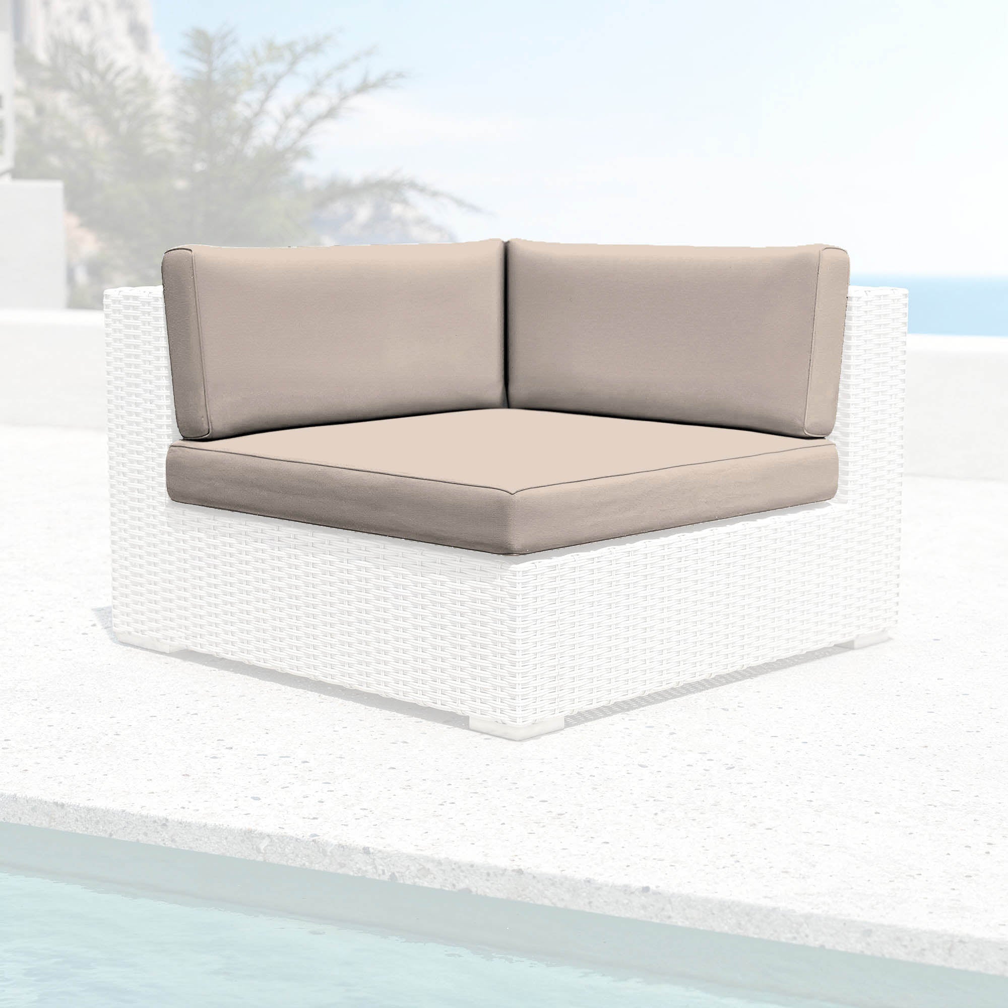 Housse de coussin pour canapé d'angle Palma, couleur blanc taupe, en tissu doux et élégant, par Meublot.