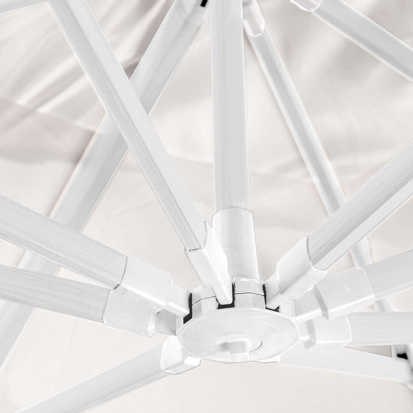 Parasol déporté Yucatan de 3 m par Meublot, ombrage déporté pour extérieur avec tissu résistant, vue de face.