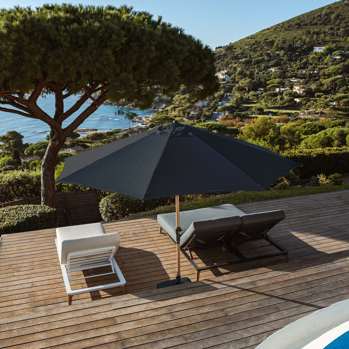 Parasol rond Yucatan en bois blanc, parasols et voiles d'ombrage, grande taille, conçu par Meublot.