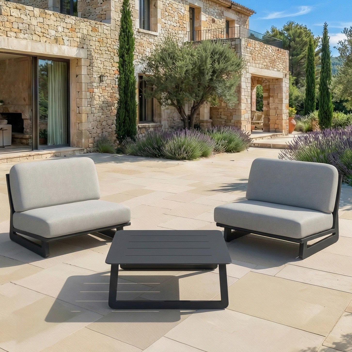 Salon de jardin Long Beach 2 places de la marque Meublot, avec coussins blancs, en bois durable, pour espace extérieur.