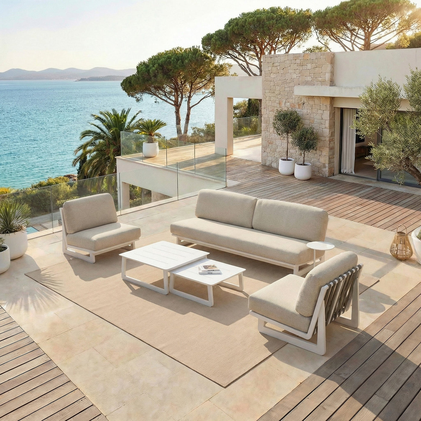 Salon de jardin Long Beach pour 5 personnes, ensemble de meubles extérieurs en bois avec coussins confortables, par Meublot.