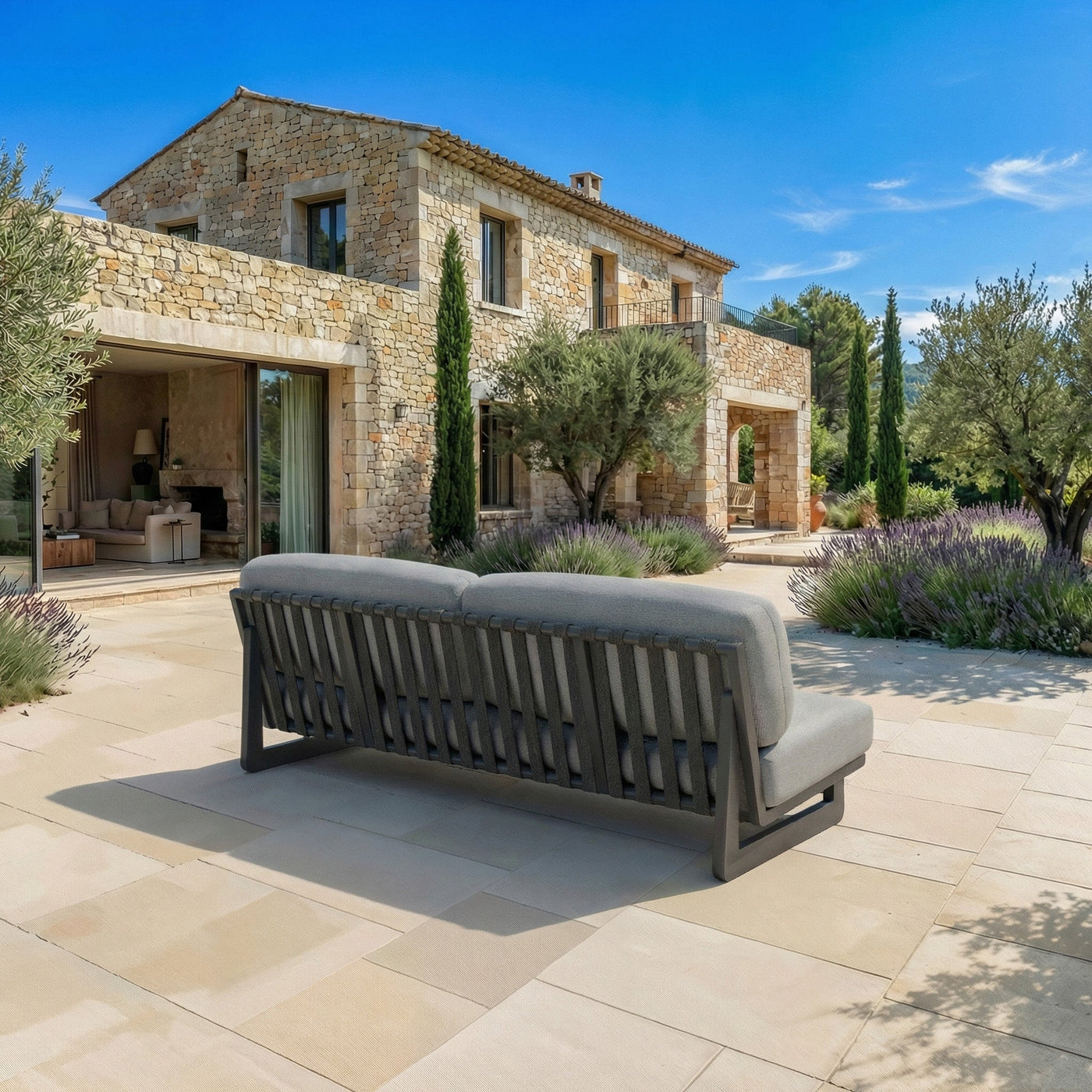 Salon de jardin Long Beach Meublot pour 5 places avec table et chaises en bois et tissu, extérieur élégant.