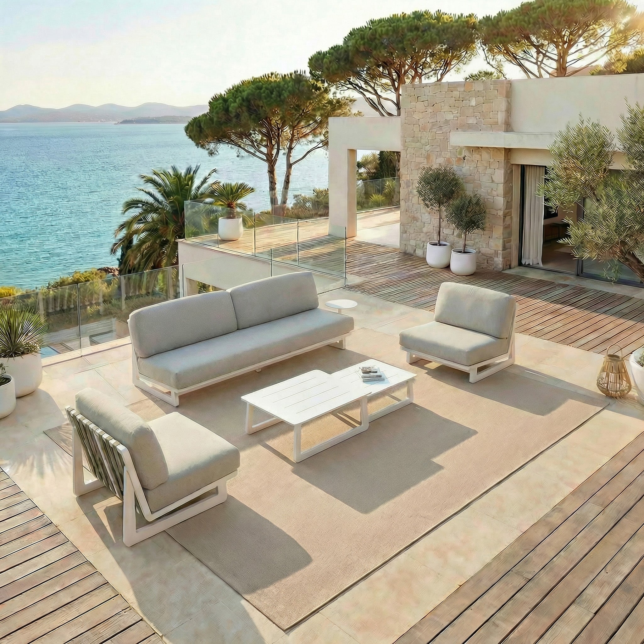 Salon de jardin Long Beach 5 places de la marque Meublot, ensemble de mobilier extérieur avec fauteuils et table en bois.