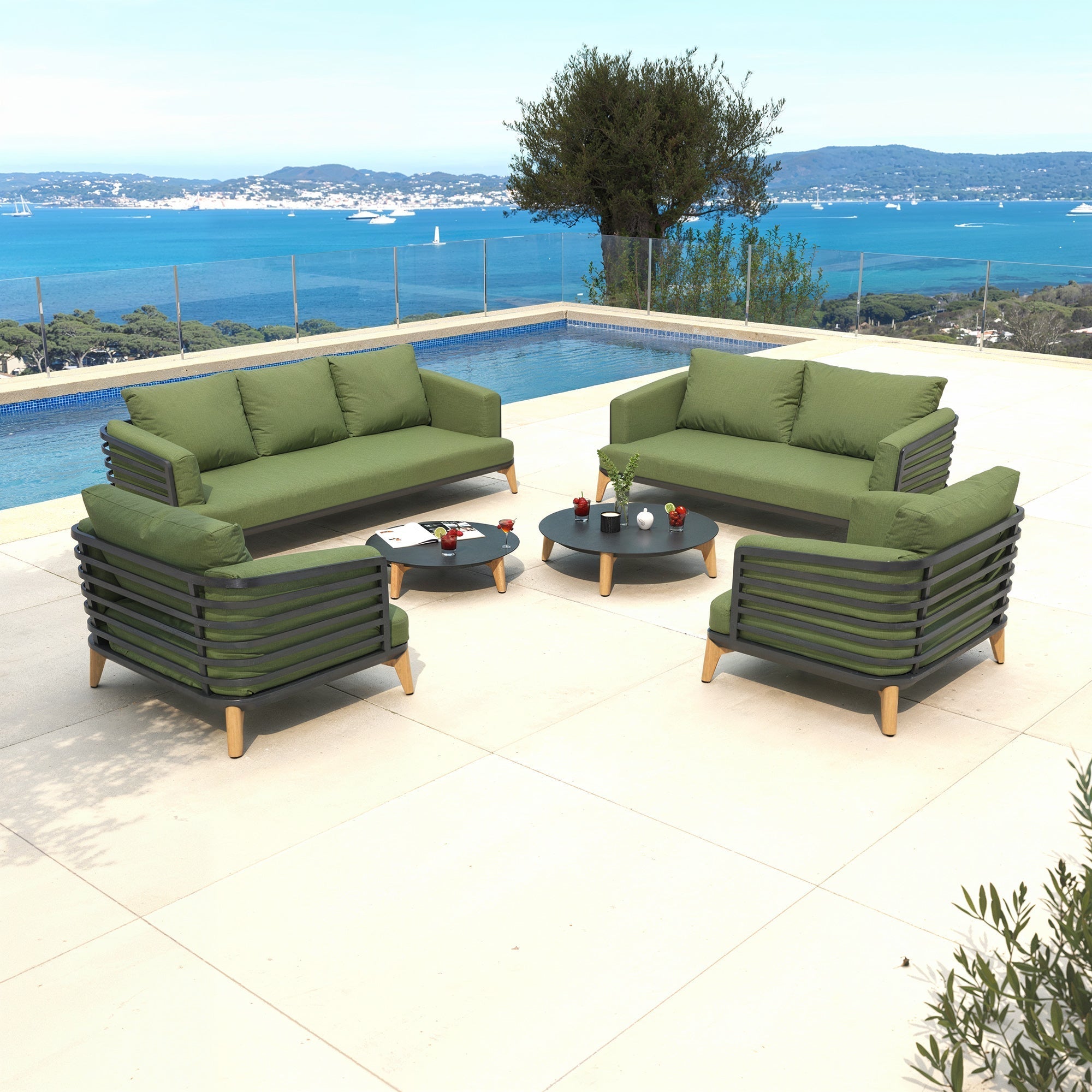 Salon de jardin Monte Carlo 7 places de Meublot avec table et chaises en anthracite vert.