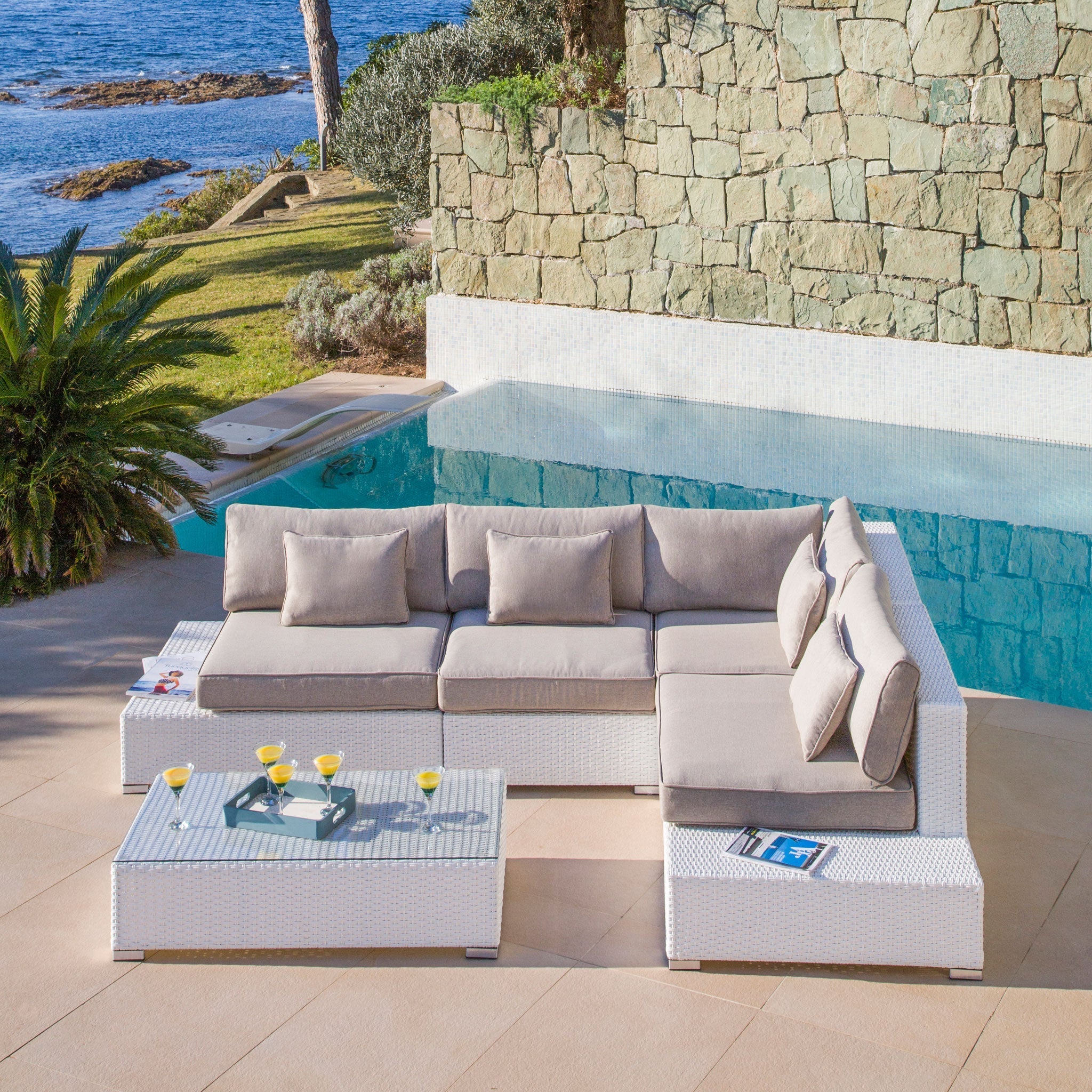 Salon de jardin Palma Meublot pour 5 personnes avec table et fauteuils en rotin tressé, idéal pour espace extérieur.