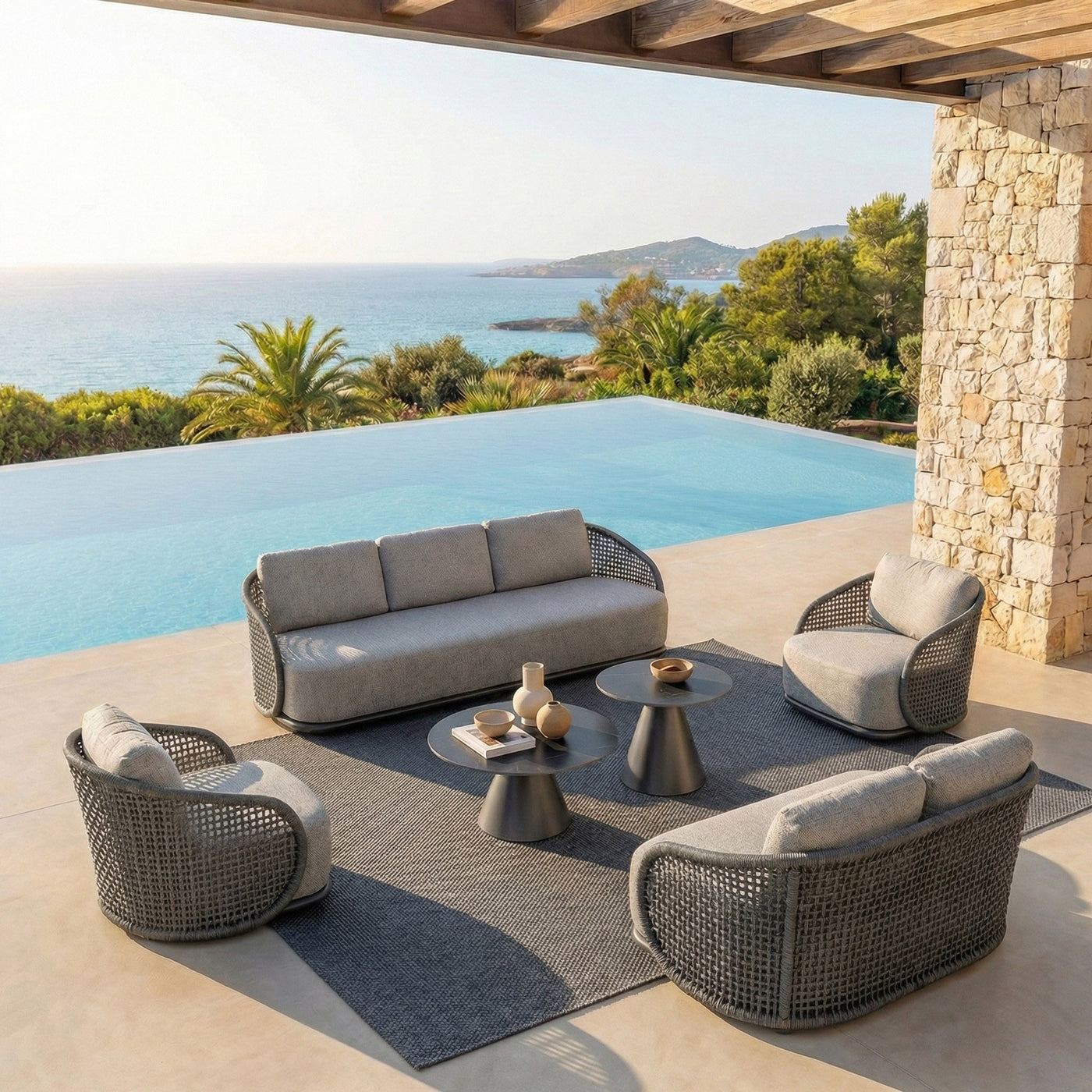 Salon de jardin Riviera 7 places de Meublot avec fauteuils anthracite et table, design moderne et confortable pour l’extérieur.