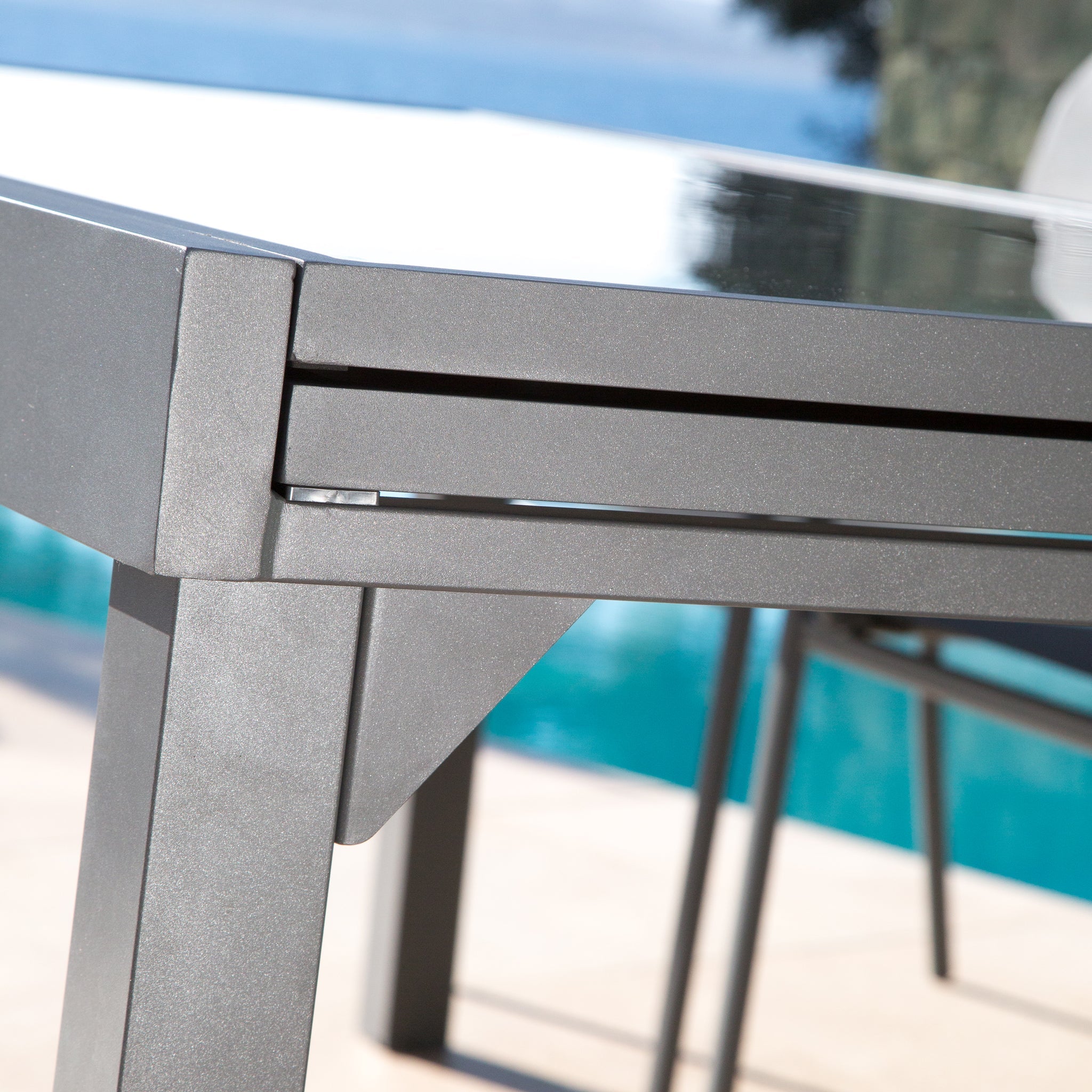 Table de jardin extensible Meublot en verre Murano gris anthracite, grande table extérieure pour 10 personnes, 270x90 cm.