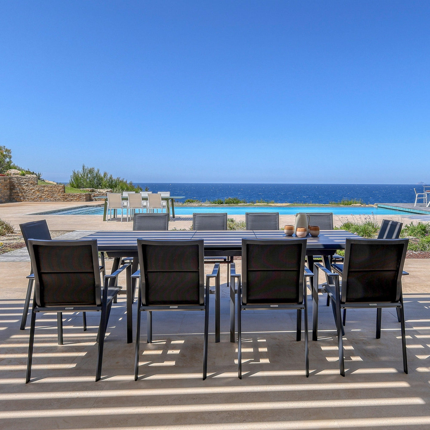 Table de jardin extensible automatique Meublot en aluminium Amalfi, capacité 10 places, surface 200/260x96 cm, design moderne.