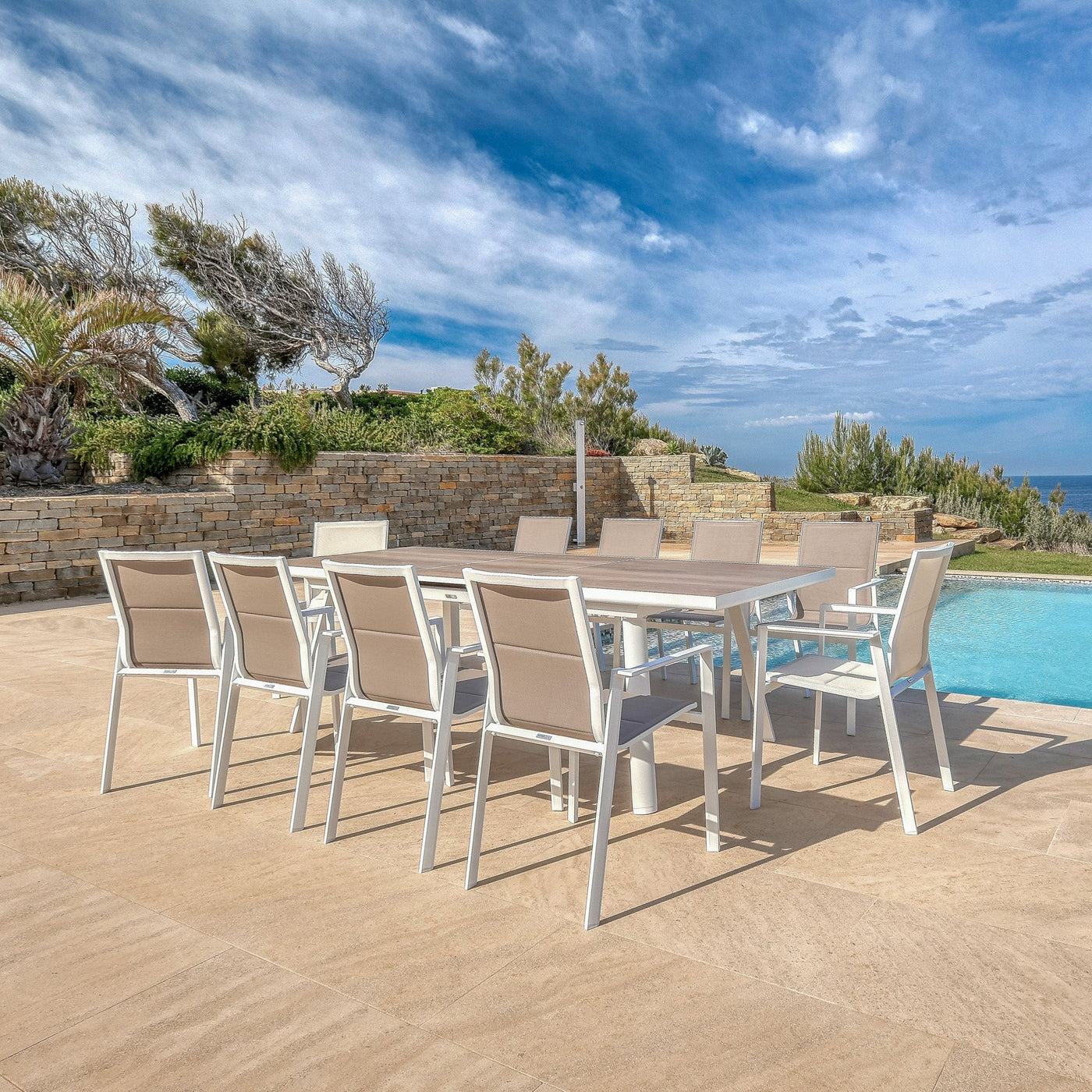 Table de jardin extensible automatique Meublot en aluminium Amalfi, 10 places, avec extension de 200 à 260 cm, robuste et moderne.