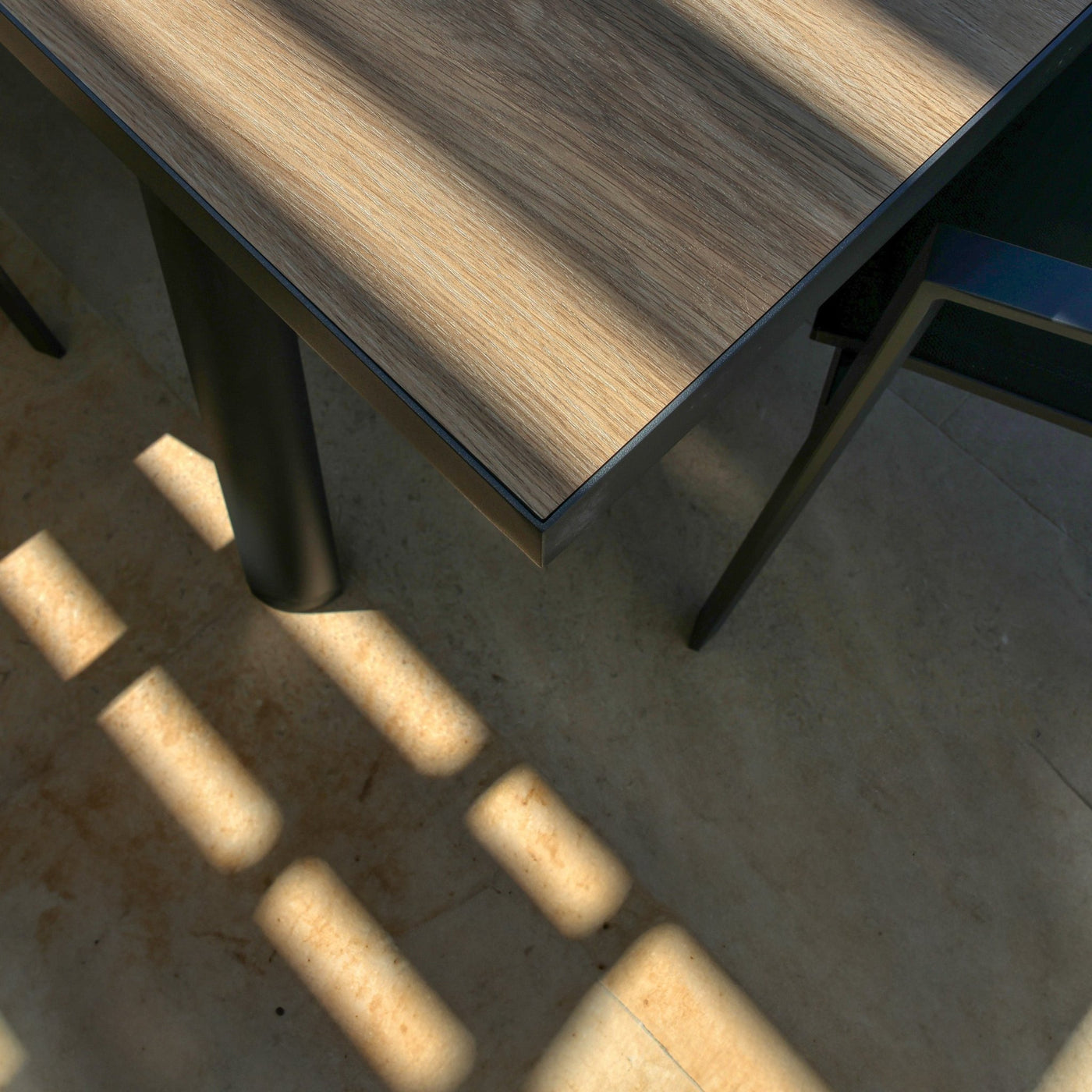 Table de jardin extensible automatique Meublot en aluminium Amalfi, 10 places, 200/260x96 cm, pour extérieur.