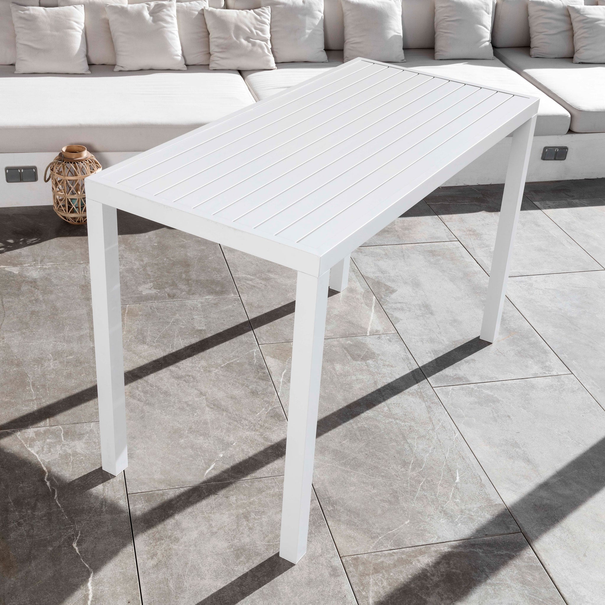 Table haute en aluminium Murano pour 6 personnes, blanche, avec plateau de 160 x 76 cm, design moderne et élégant.